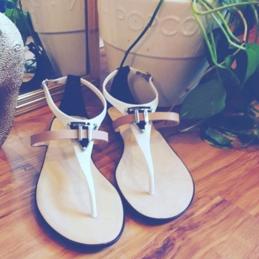 BCBGENERATION Calanthan Flat Sandals size 8 EUC!
